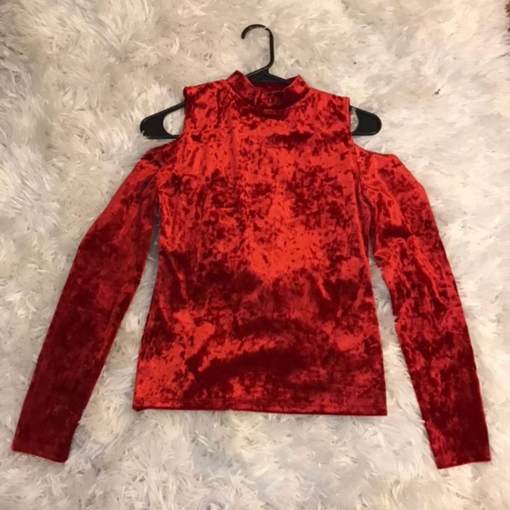 Shoulder cut out top